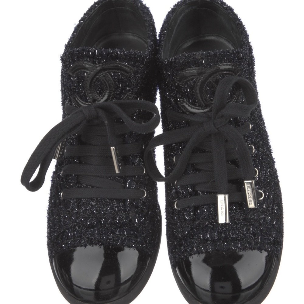 Chanel CC logo sneakers     Size 38 - 7.5 US size